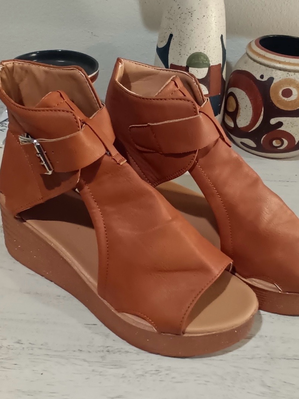 Women's Leather Open-Toe Wedge Sandals - Tan